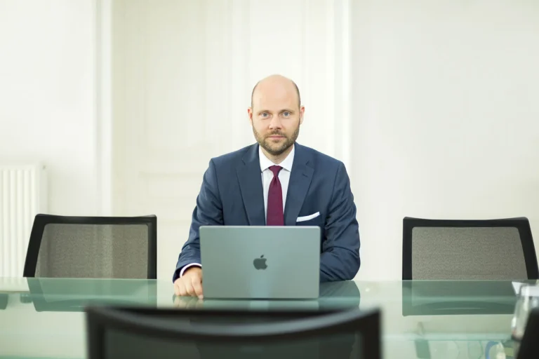 Family law attorney in Vienna at work