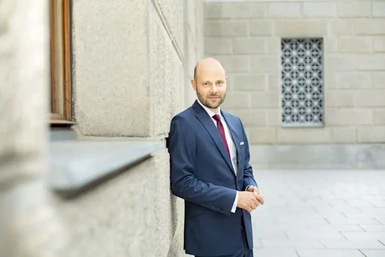 Specialist in family law posing for a photo in Vienna